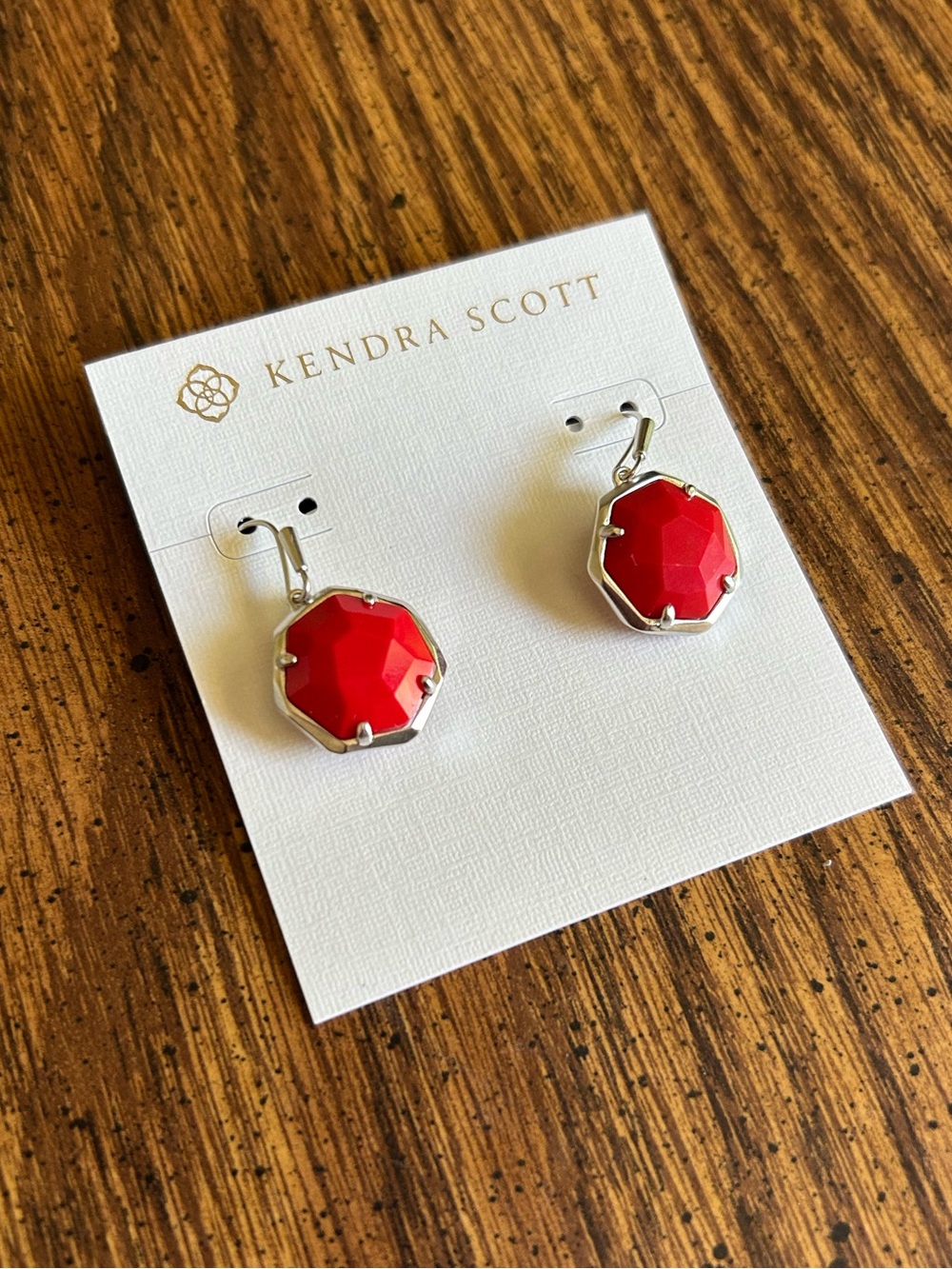 Kendra Scott silver Cynthia bright red opaque glass earrings - Picture 4 of 4